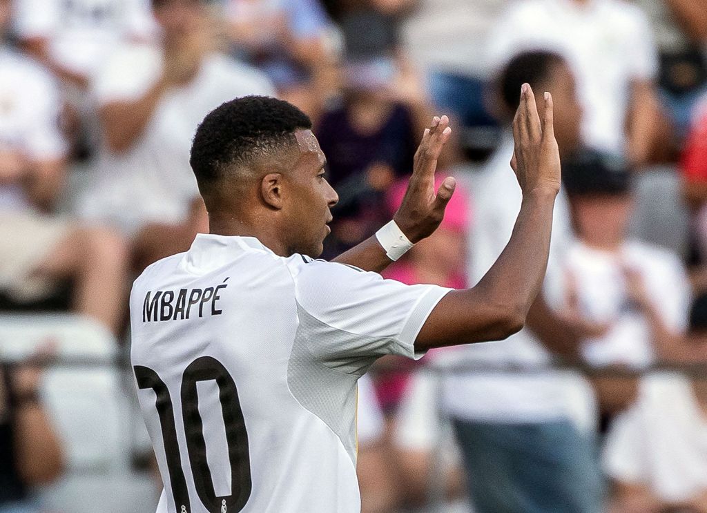 中国官方网站-姆巴佩迎来十赛季出色发挥，SKT观众热烈欢呼！引发球迷热议-中国官方网站